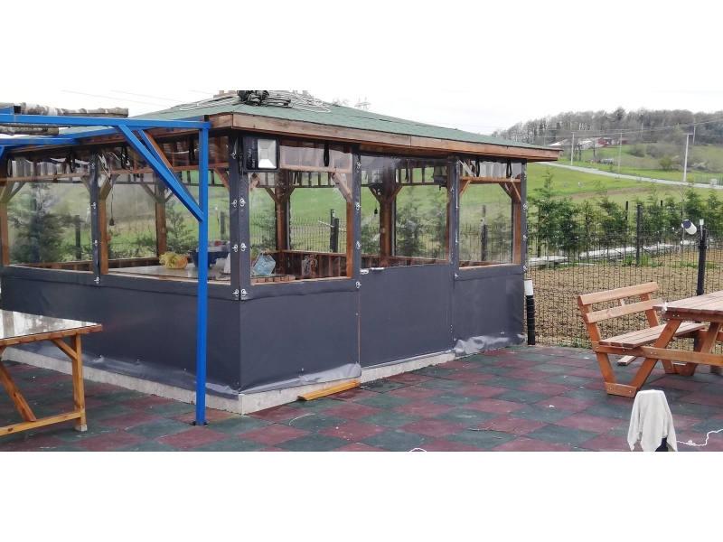 Kullandığımız PVC ve akrilik esaslı brandalar, güneş ışınlarına, yağmura, rüzgara ve diğer dış etkenlere karşı maksimum koruma sağlar. 